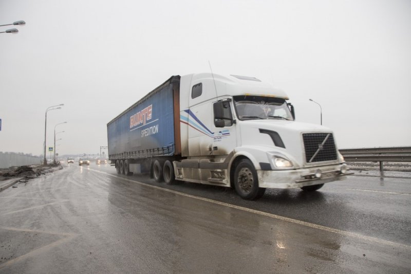 Минтранс НСО создает «транспортный коридор» для большегрузов