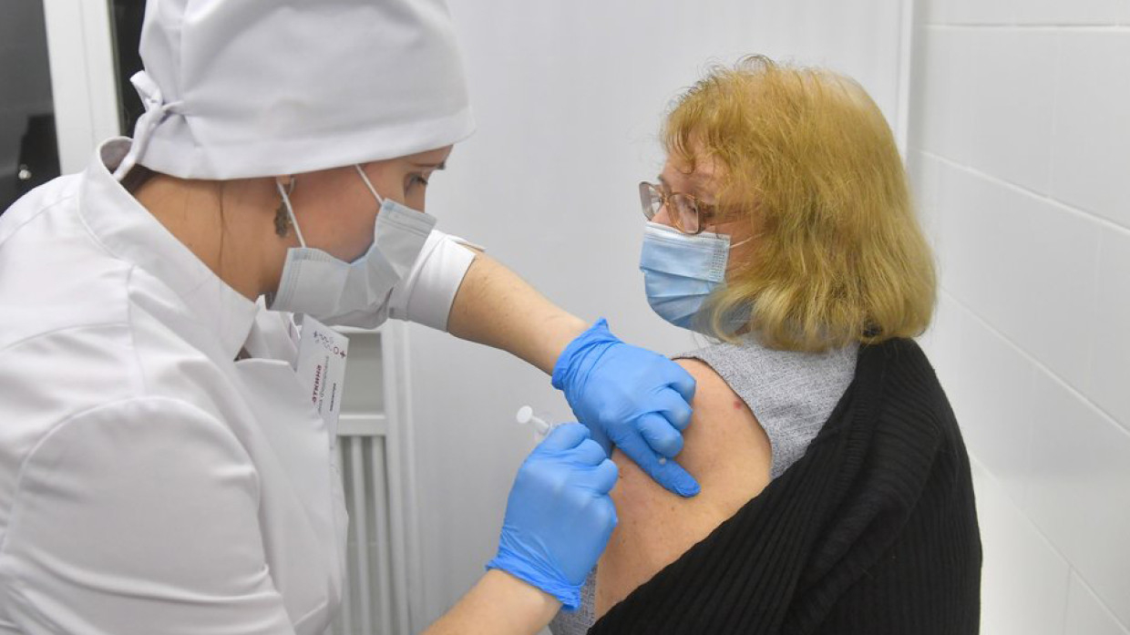 Андрей Травников: необходимо увеличивать масштабы вакцинации