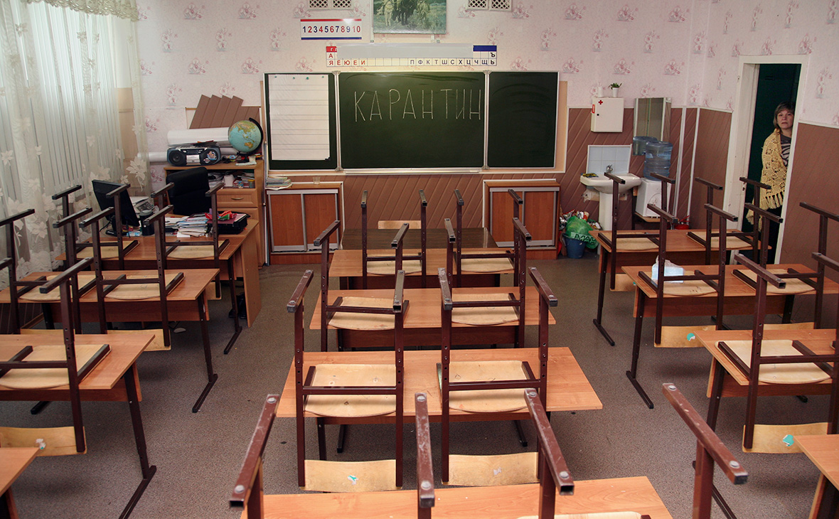 Новосибирским школьникам продлили каникулы