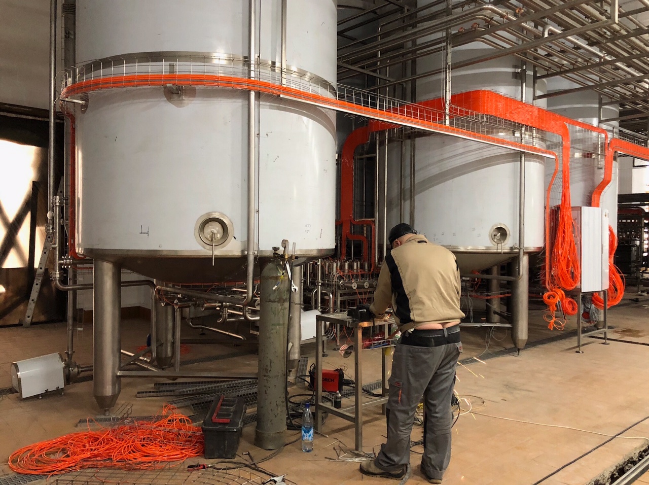 Руководство Сбербанка посетило модернизируемый Угличский сыродельно-молочный завод