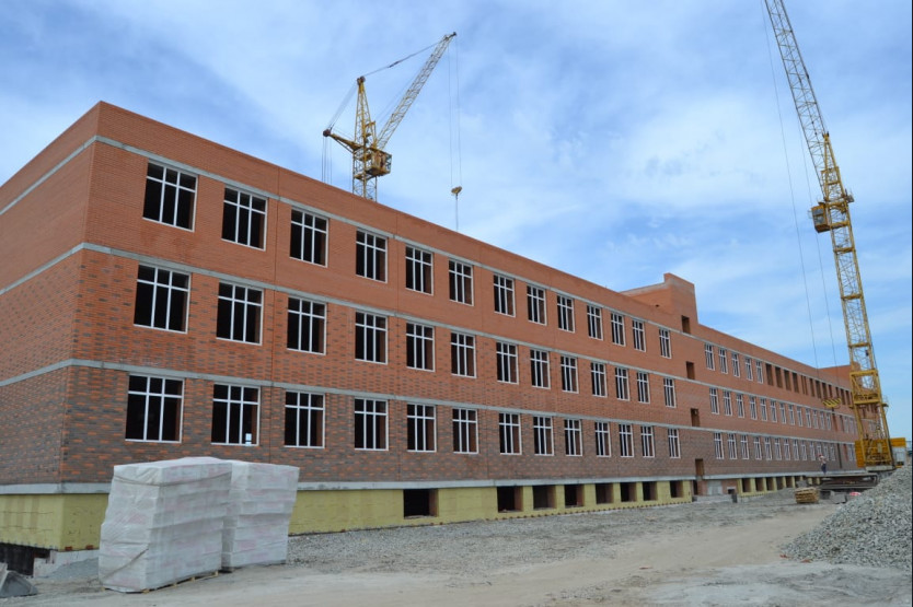 Минстрой проинспектировал строительство новой школы в Болотнинском районе НСО
