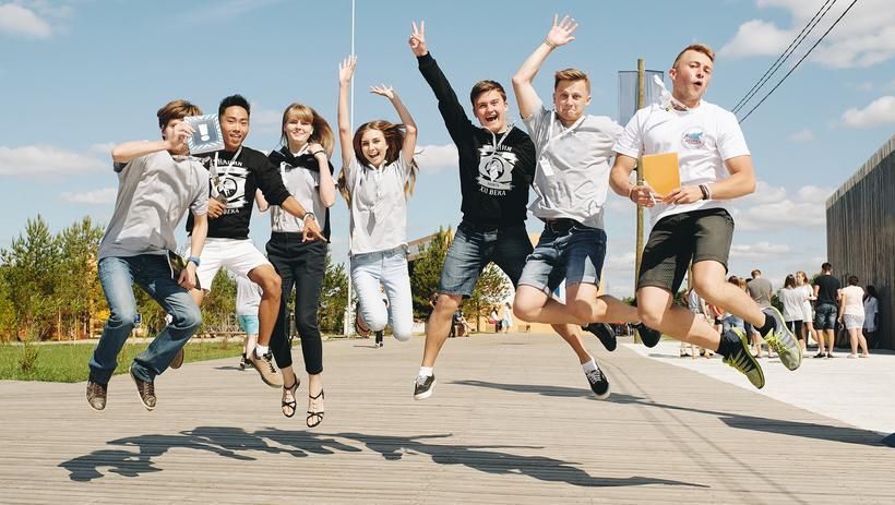 students jump