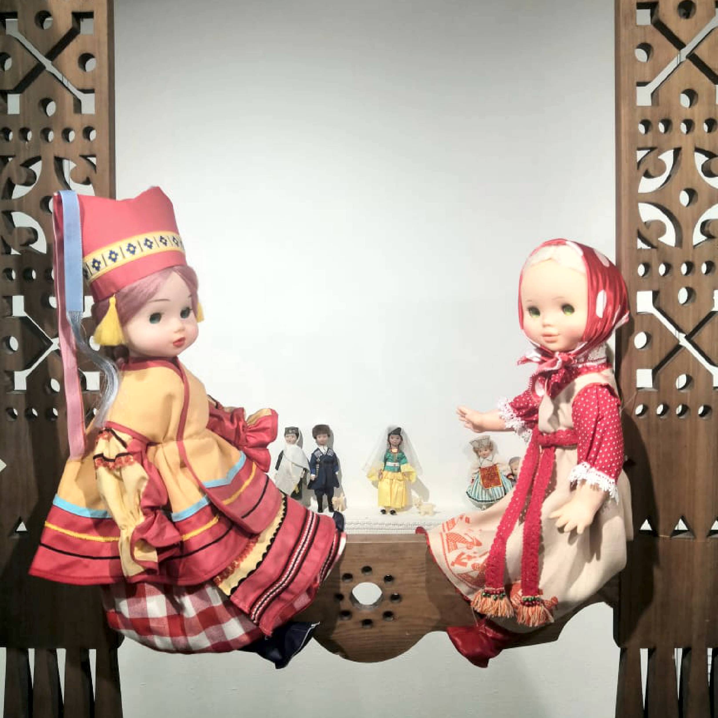 «Куклы в чемоданах» – новосибирцам покажут удивительные игрушки времен СССР