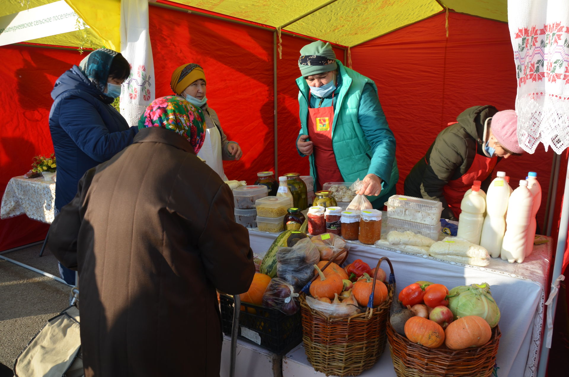 Сельхоз ярмарка. Сельхозяйственная ярмарка. Ярмарка с/х продукции. Сальхозярмарик ярмарки.