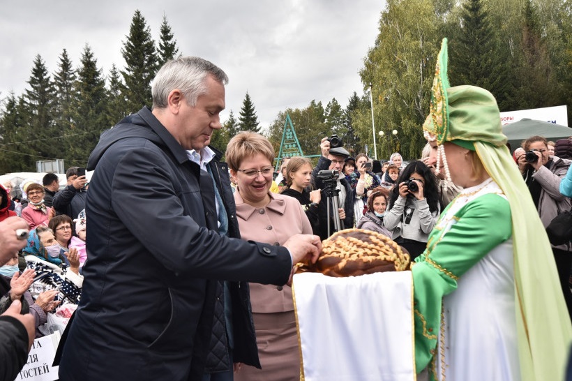 Губернатор посетил открытие Сорочинской ярмарки