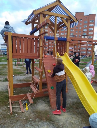 Благодаря конкурсу стартапов в «Южном» Бердска появилась детская площадка