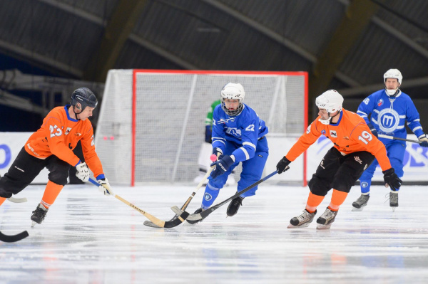 В Иркутске завершился XV Кубок Губернатора Иркутской области по хоккею с мячом среди любительских команд