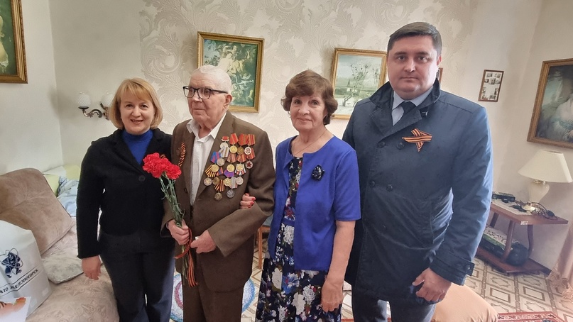 Парламентарии Железногорска  поздравили ветеранов с Днем Победы