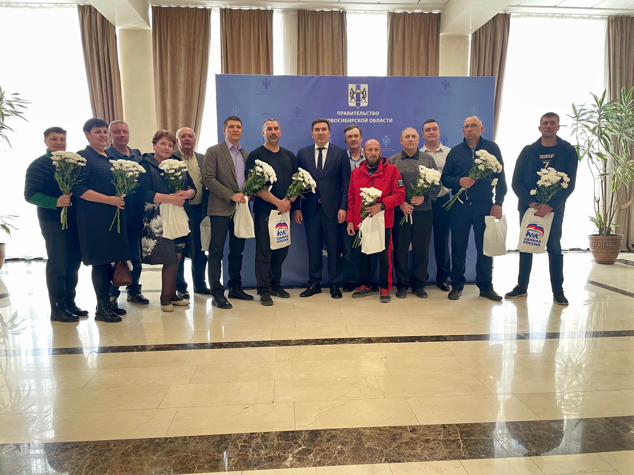 В Правительстве Новосибирской области наградили почетных доноров
