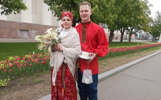 Первый свадебный фестиваль: новосибирцы и еще 150 пар одновременно зарегистрировали свой брак 