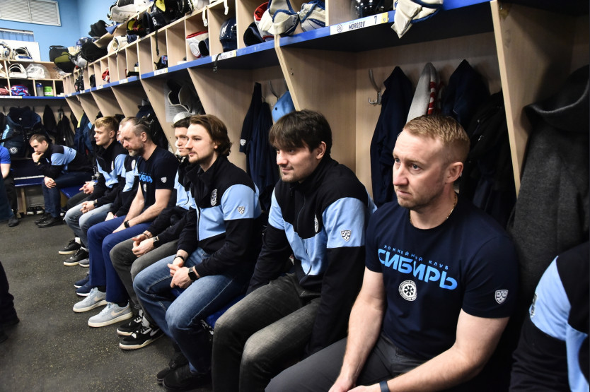Губернатор лично напутствовал игроков хоккейной «Сибири» перед плей-офф