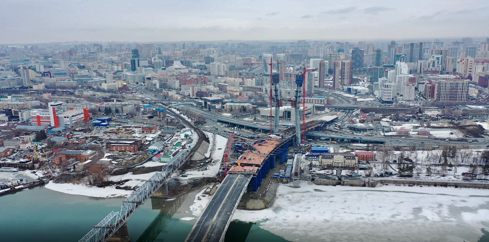 В Новосибирске завершено сооружение пилона четвертого моста через Обь