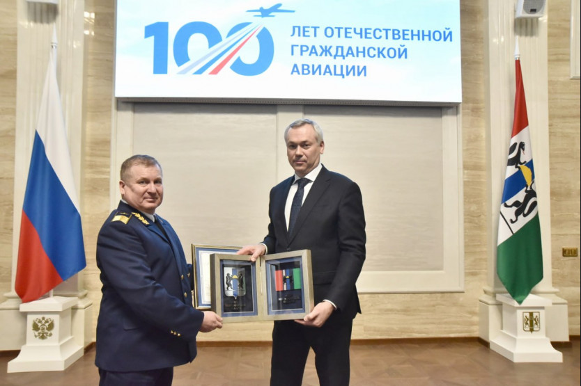 Губернатор поздравил новосибирцев со столетием гражданской авиации России