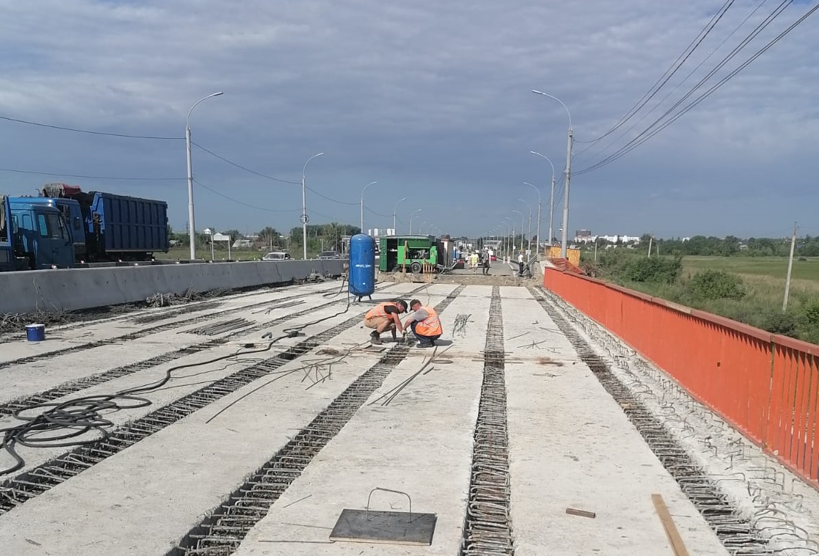 Началось бетонирование конструкций моста на пути к аэропорту Толмачево